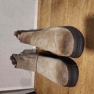 NEW UGG MENS SIZE 11 CHESTNUT SKYVIEW CHELSEA PULL-ON LEATHER BOOTS 1131835